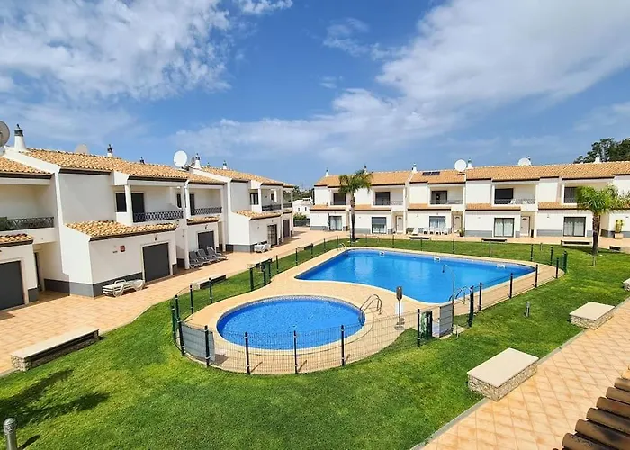 Charming 3-Bedroom Villa With Pool In Albufeira